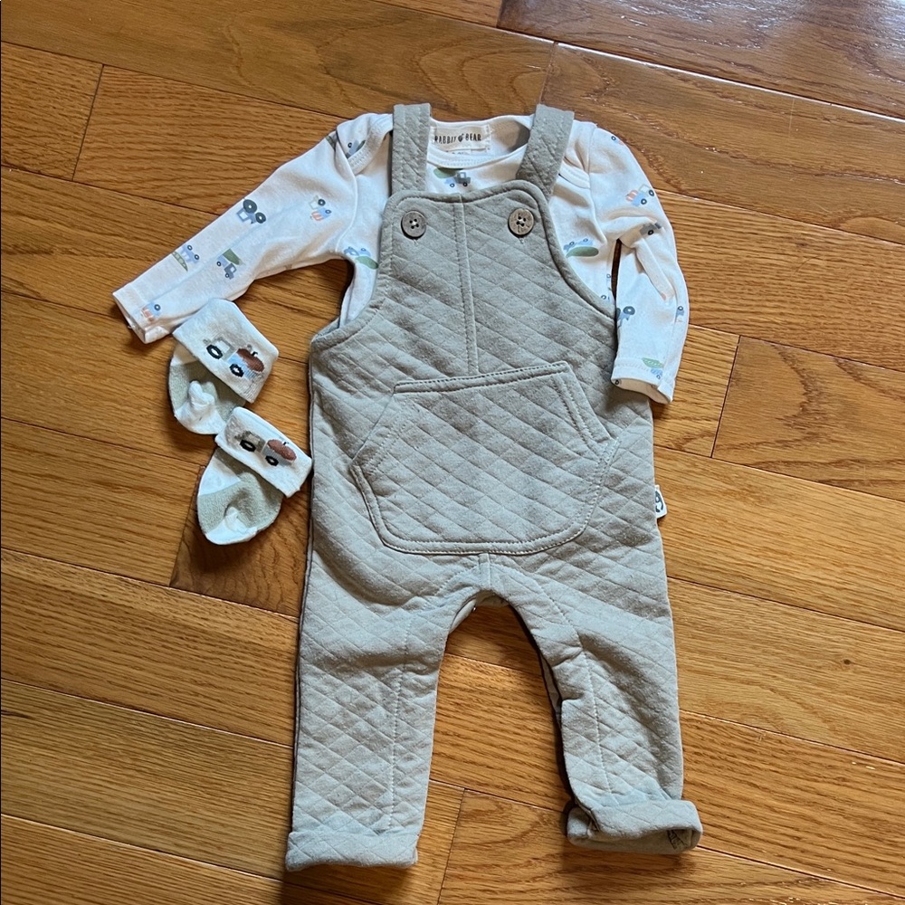 0-3 months overalls, onesie and socks